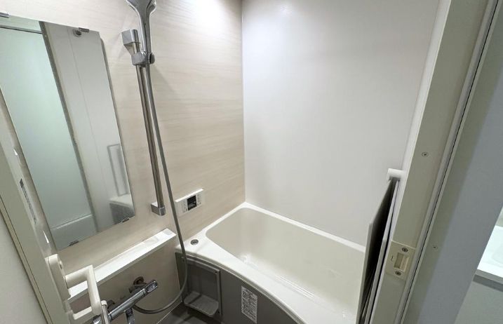 バス・シャワールーム　コンパクトで使いやすいお風呂です