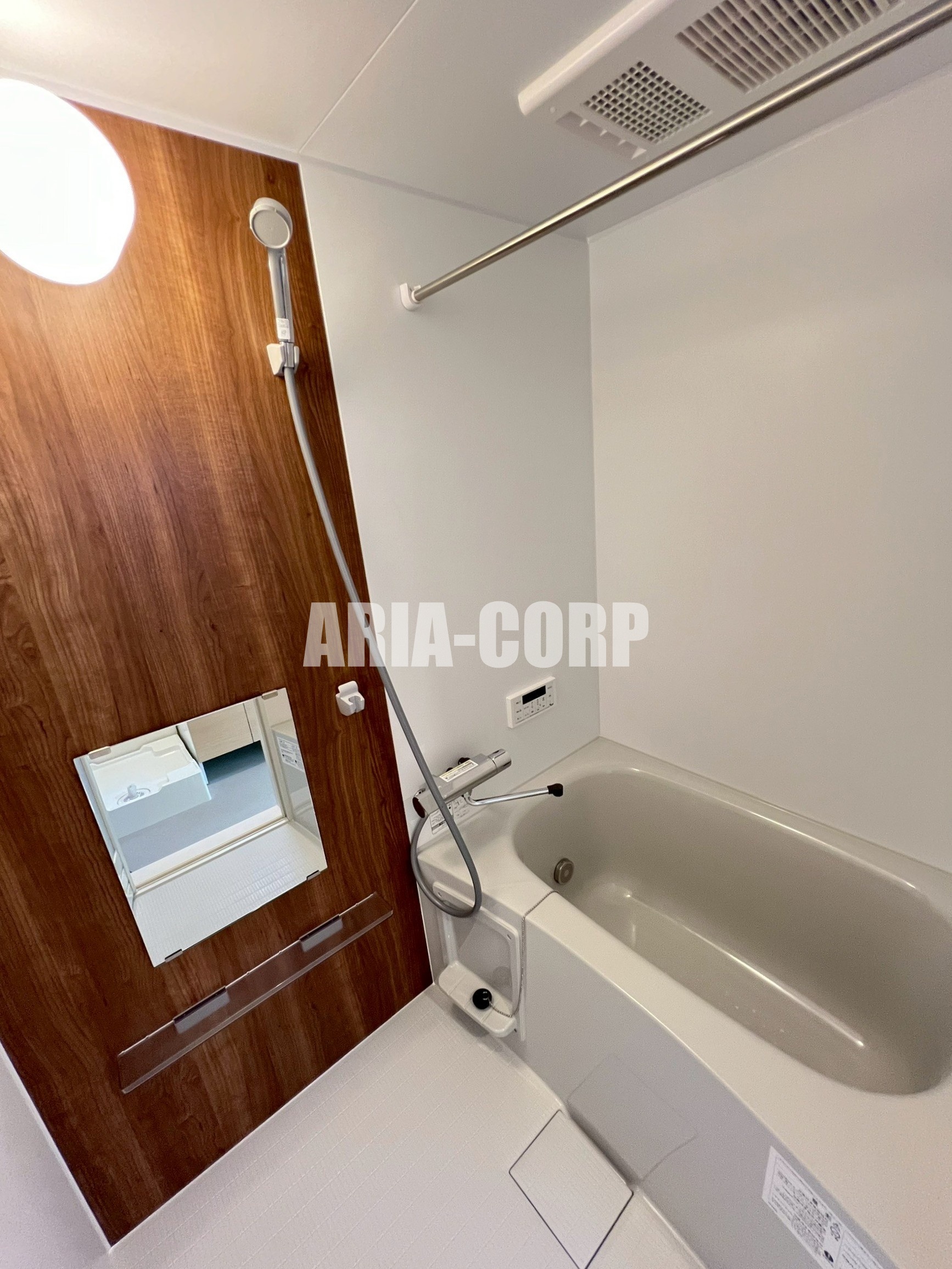 バス・シャワールーム　追焚き機能、浴室乾燥付！