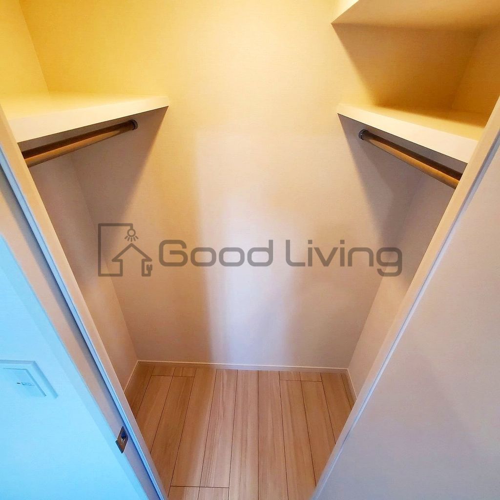 収納　ウォークインクローゼットで大きな荷物もひとまとめにできます♪