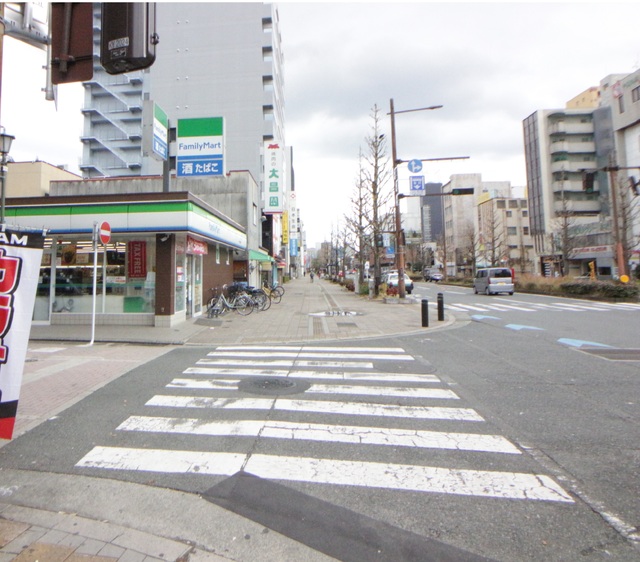 コンビニ　ファミリーマート久留米文化街店（コンビニ）まで190m