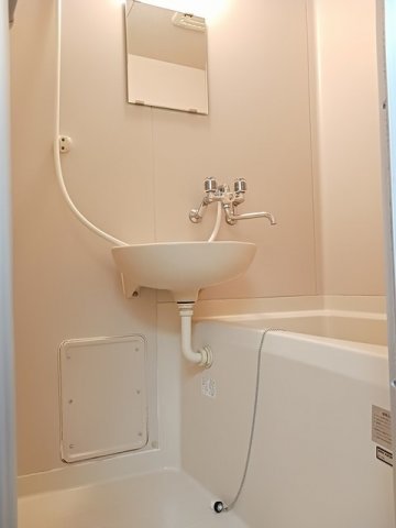 バス・シャワールーム　落ち着いた空間のお風呂です