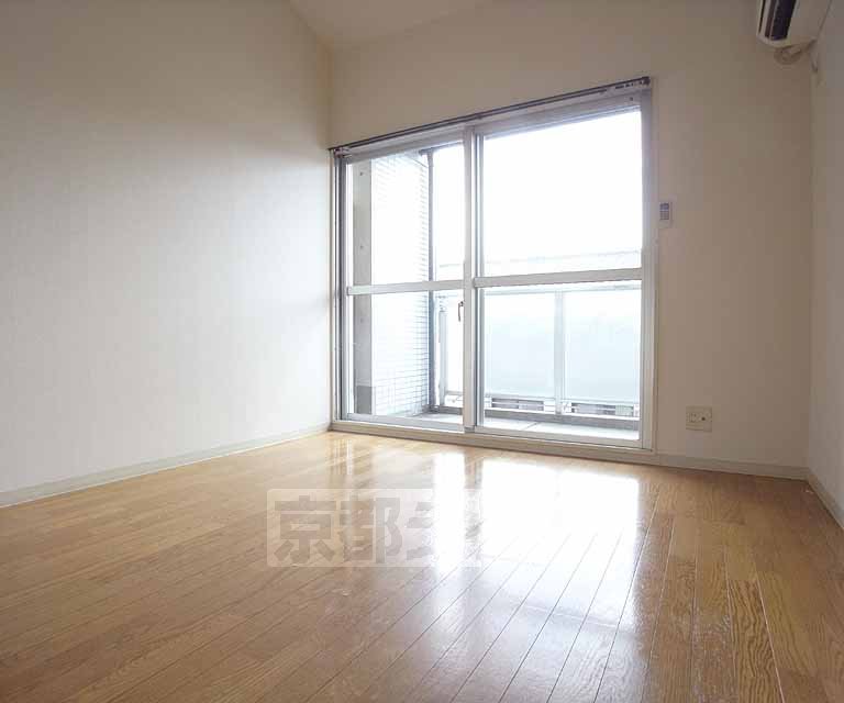 居室・リビング　日当たり良好で明るいお部屋です。