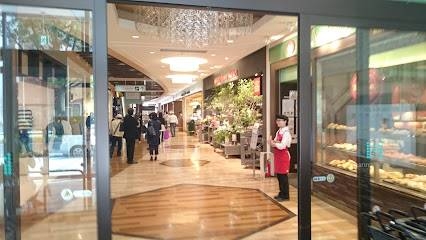 ショッピングセンター　マルヤマクラス（ショッピングセンター）まで678m