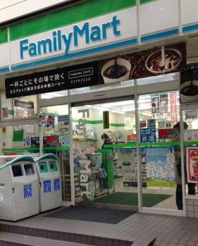 コンビニ　ファミリーマート カツラギ瓦町店（コンビニ）まで10m