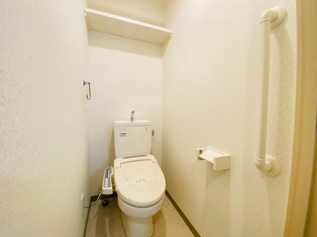 トイレ　写真は違う号室です。