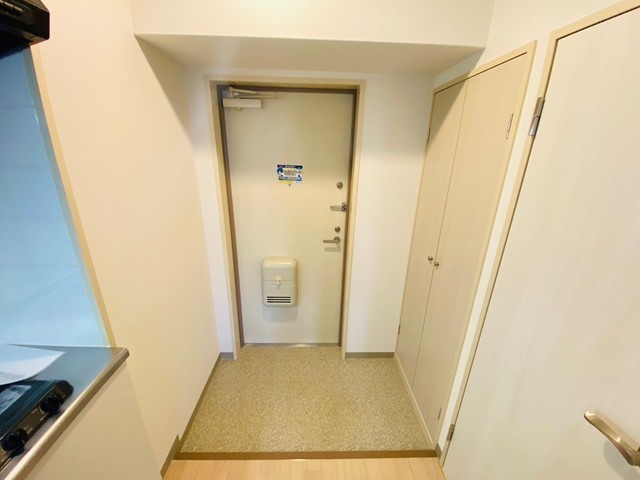 玄関　写真は違う号室です。
