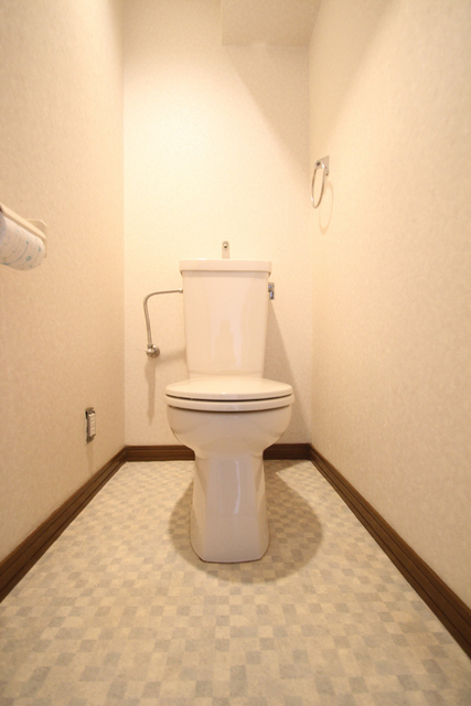 トイレ　※補修中のお写真になります。