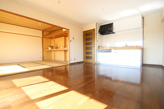 居室・リビング　※補修中のお写真になります。