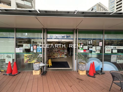 コンビニ　ファミリーマート さくらてらす五反田店（コンビニ）まで207m