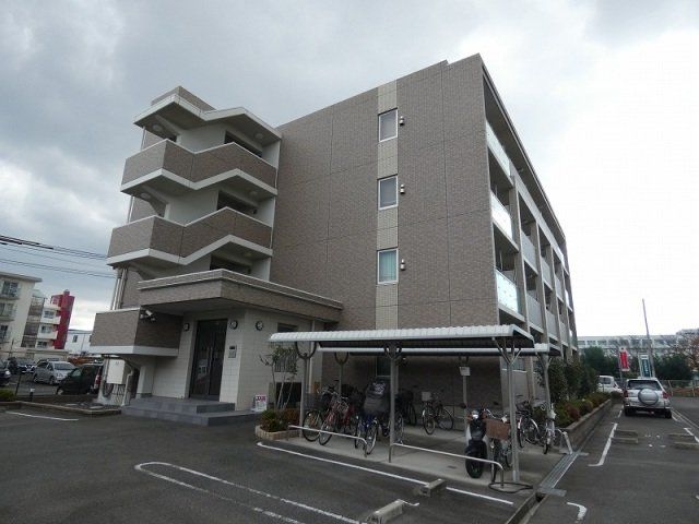建物外観　鉄筋コンクリート造のしっかりとしたマンションです。