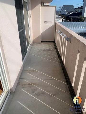 バルコニー　暖かな日差しのふりそそぐバルコニー