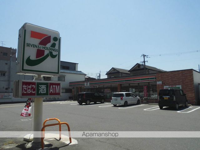 コンビニ　セブンイレブン（コンビニ）まで394m