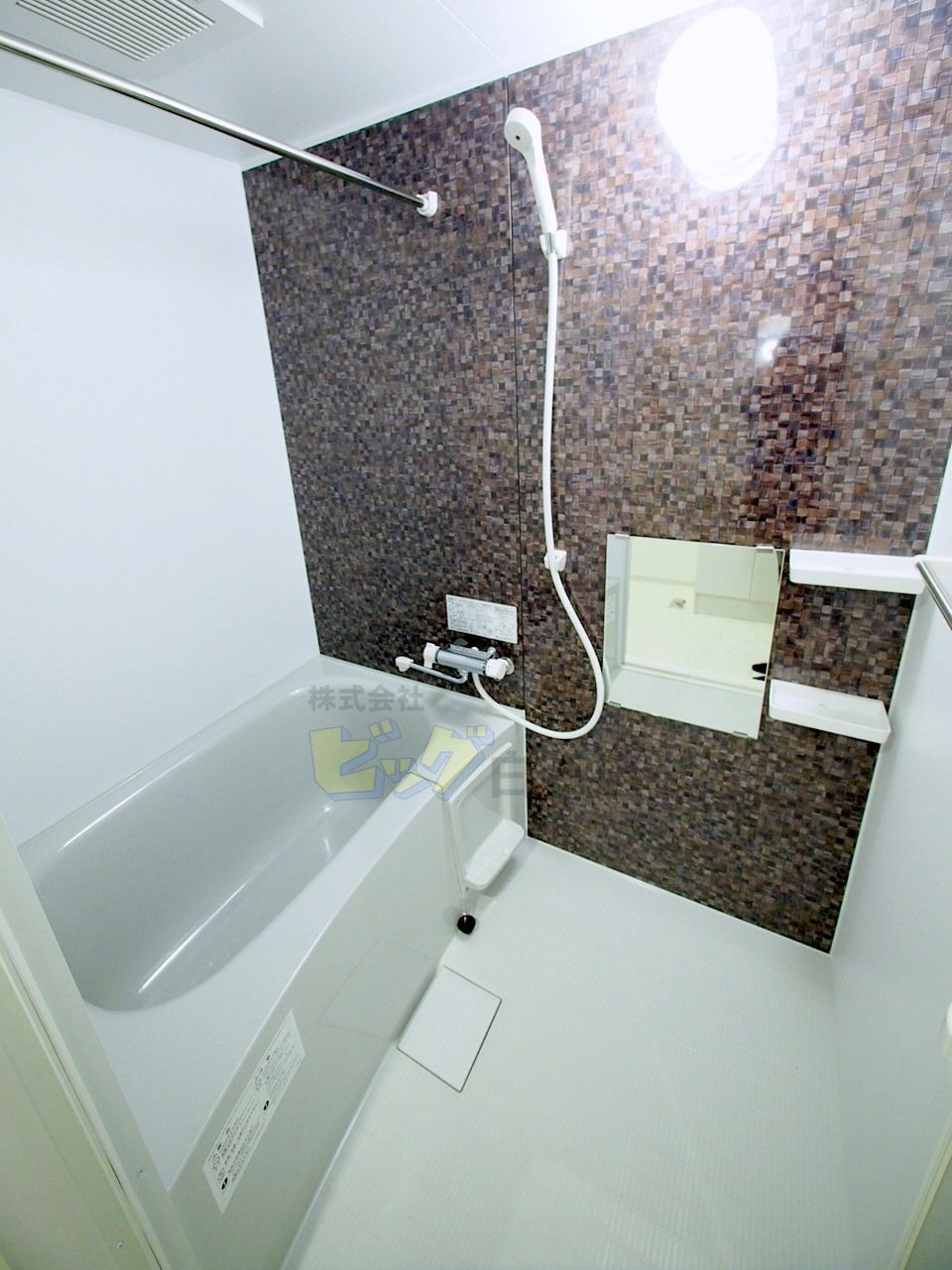 バス・シャワールーム　広々タイプのお風呂です♪