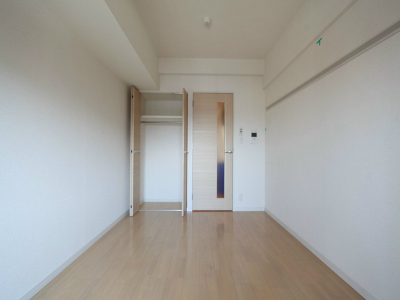 居室・リビング　洋室6.5帖　クローゼット付（収納充実してます）