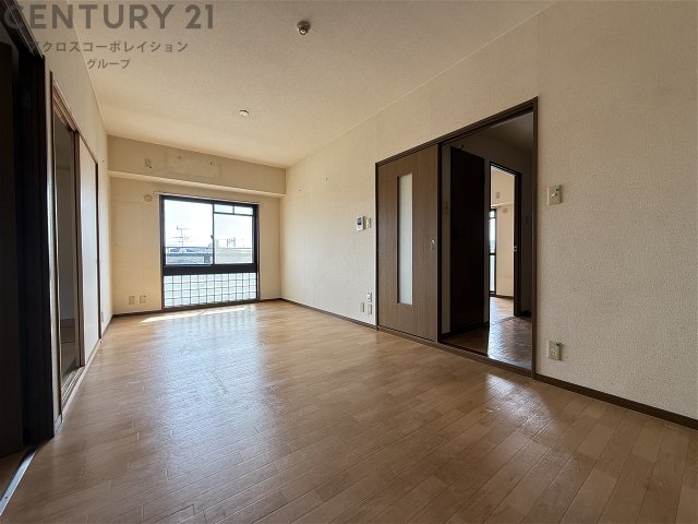 居室・リビング　角部屋住戸で過ごしやすく、おすすめです。