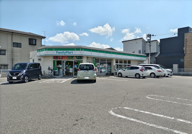 コンビニ　ファミリーマート福島大森下町店（コンビニ）まで380m