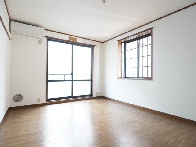 居室・リビング　参考写真　同物件同間取りのお部屋の写真です