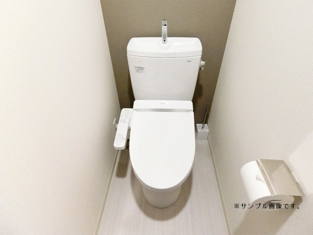 トイレ　内装は落ち着いています