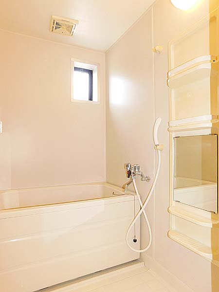 バス・シャワールーム　追焚付で寒い日も安心です！