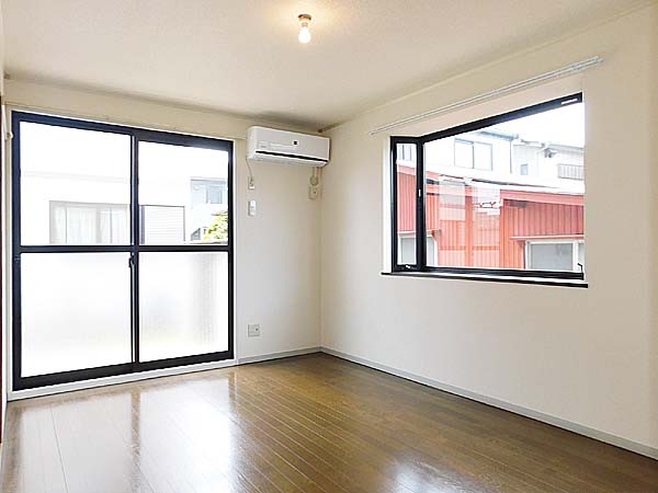 その他設備　2面採光で明るい洋室6帖！エアコン設置されてます！