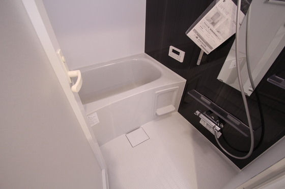 バス・シャワールーム　※別部屋の写真です