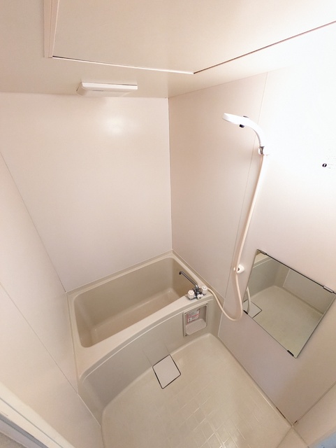 バス・シャワールーム　お風呂・トイレは別室です。