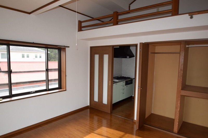 居室・リビング　別部屋参考/中部屋につき出窓無し