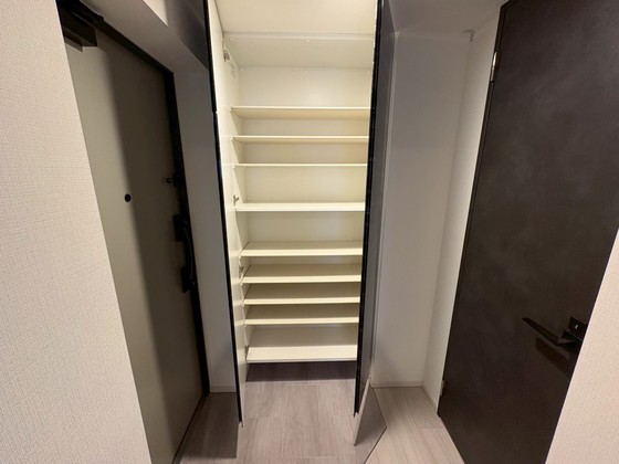 玄関　※別部屋の写真です