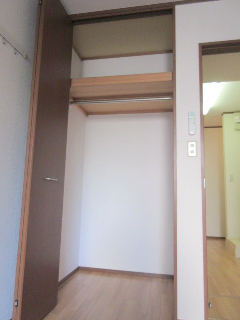 収納　天井までに高さのあるクロゼット