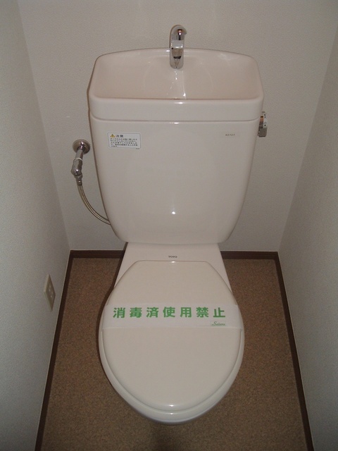 トイレ　落ち着いた色調のトイレ