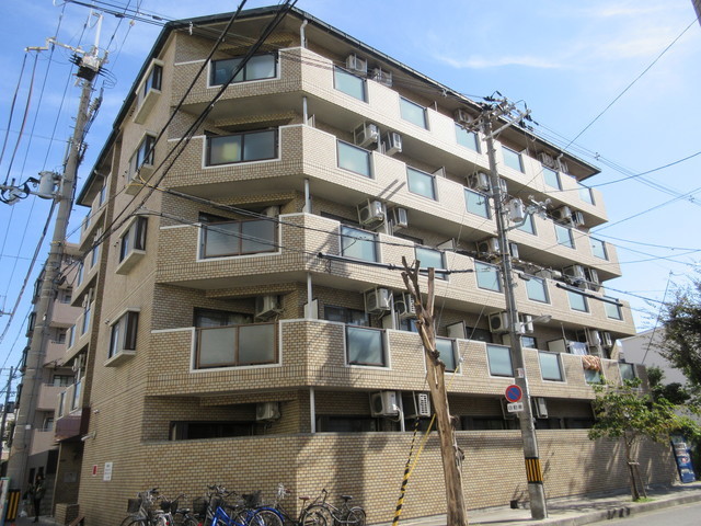 建物外観　どっしりとしたＲＣ造の立派な外観です
