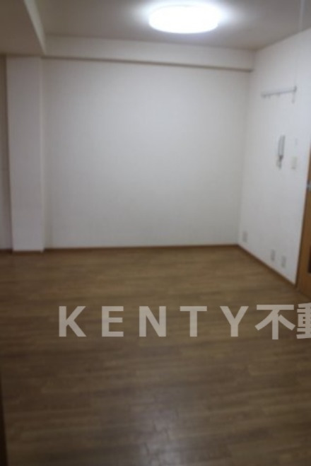 居室・リビング　こちらの居間で趣味の時間をお楽しみください