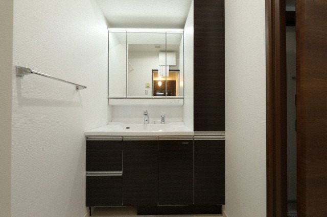 洗面設備　朝の支度はこちらでどうぞ。