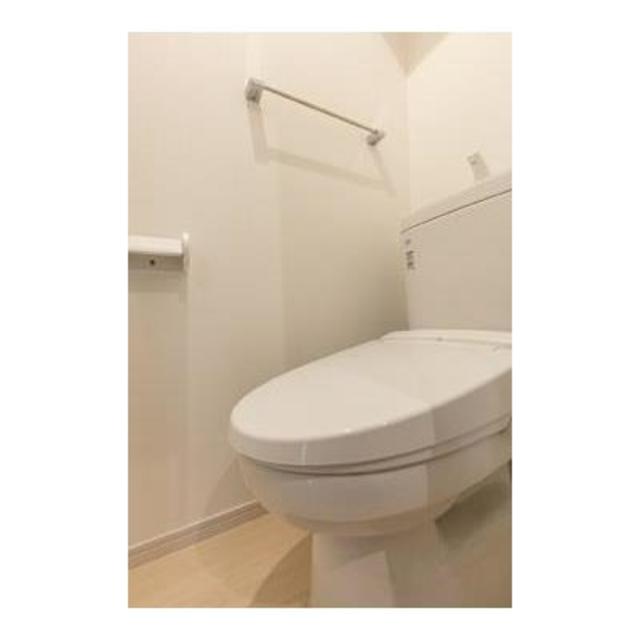 トイレ　※写真は同タイプ住戸です。