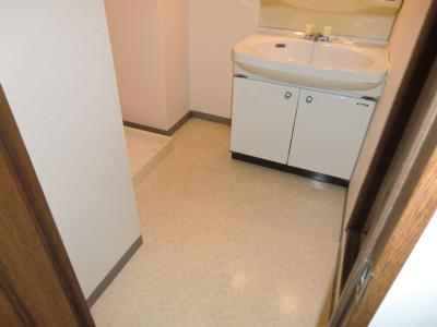 洗面設備　写真は同物件の別号室です。