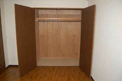 収納　写真は同物件の別号室です。