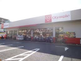 ドラックストア　トモズお花茶屋店（ドラッグストア）まで231m