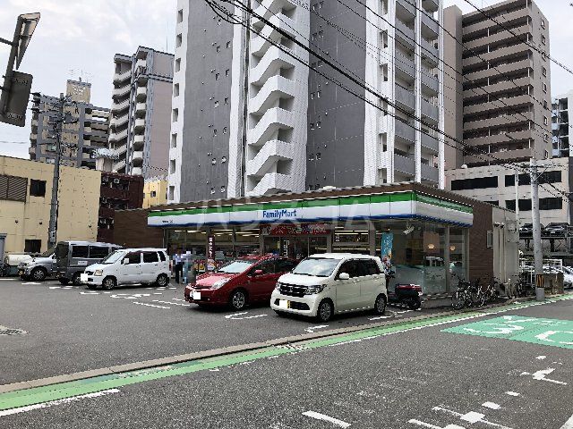 コンビニ　ファミリーマート 博多駅南三丁目店（コンビニ）まで214m