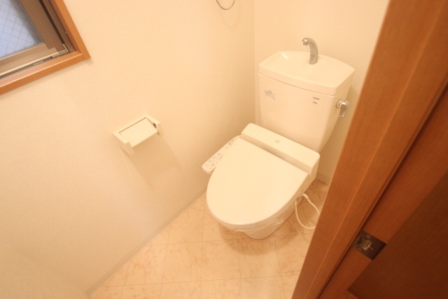 トイレ　※別室の参考写真の為、現況優先です。