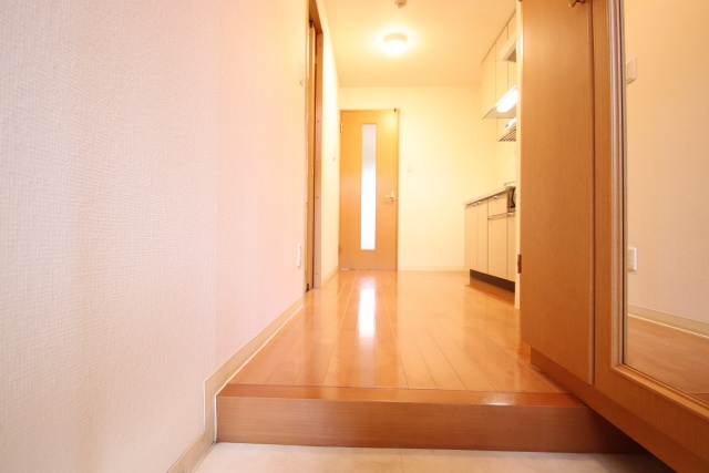 玄関　※別室の参考写真の為、現況優先です。