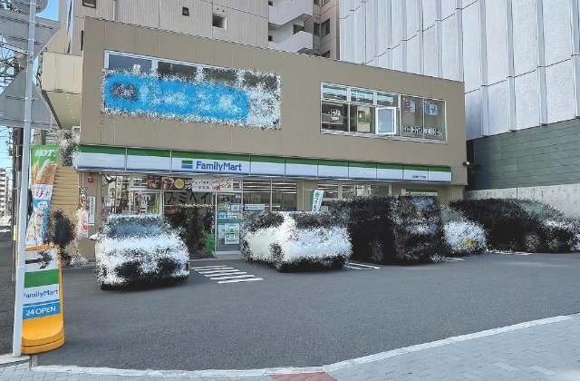 コンビニ　ファミリーマート上前津二丁目店（コンビニ）まで60m