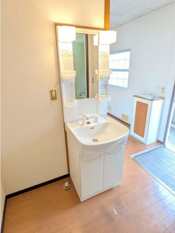 洗面設備　コンパクトで使いやすい洗面所