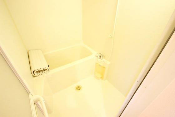 バス・シャワールーム　※別部屋の写真です