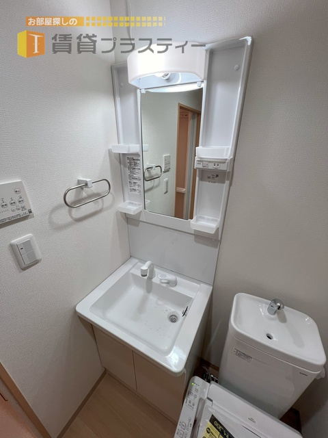 洗面設備　忙しい朝も安心の独立洗面台です。