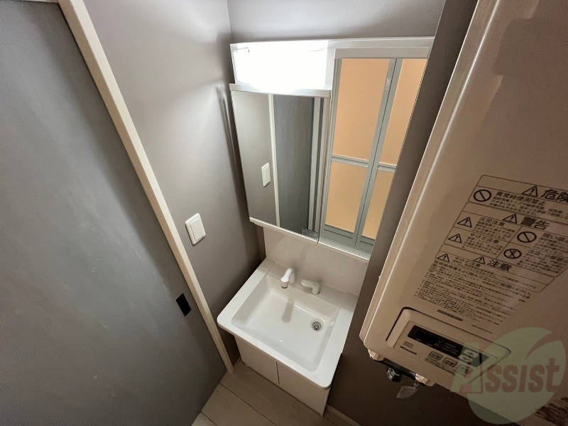 洗面設備　こちらに洗面台があります。朝の洗顔はこちらで。