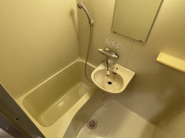 バス・シャワールーム　ゆったり過ごせるお風呂です