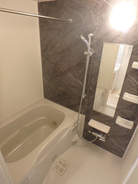 バス・シャワールーム　浴室乾燥機付き！