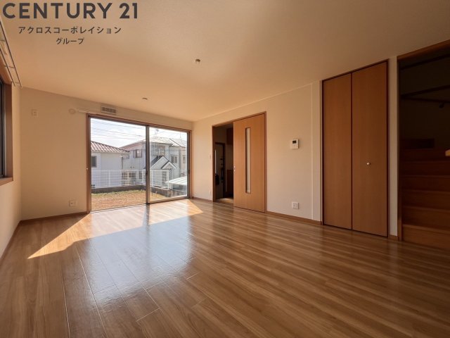 居室・リビング　南向きの日当たり良好なリビング♪