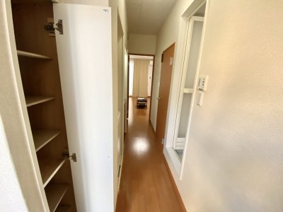 玄関　玄関にはシューズボックスあります。