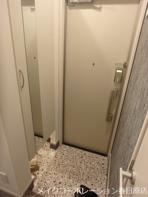 玄関　写真は同型タイプ